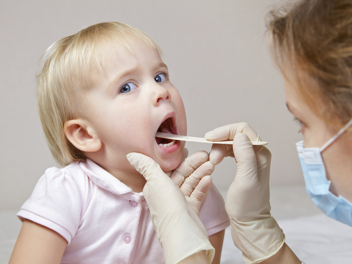 Сколько должно быть зубов у ребёнка в 2 года