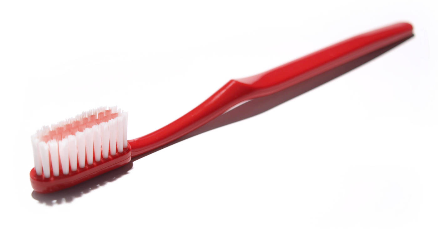Как ухаживать за зубными протезами из пластмассы на крючках?