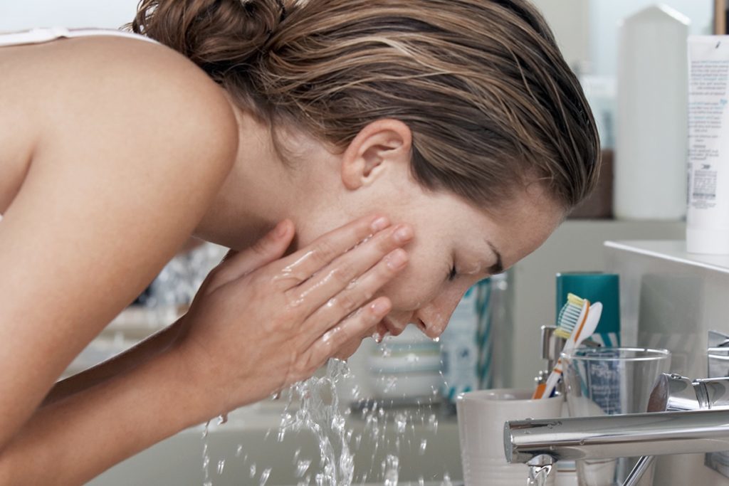 7 мифов об умывании – чего не стоит делать в ванной?