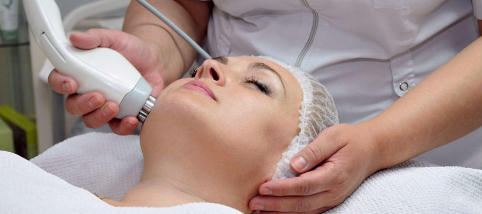 5 популярных салонных процедур для подтяжки кожи лица в любое время года
