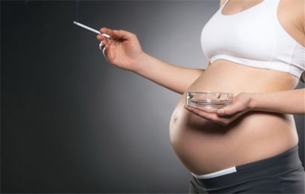 Последствия курения для женщин:трудно забеременеть, выкидыш, недоношенные младенцы.