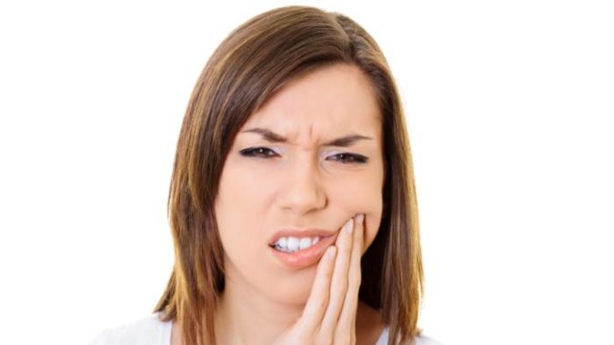 Как снять боль, если ноют зубы и десны