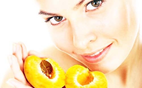 Плоды персика в составе масок