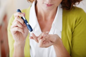 Как ухаживать за кожей лица больным сахарным диабетом?