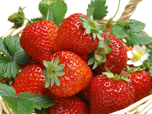 Лайфхаки с садовыми ягодами для идеальной кожи лица