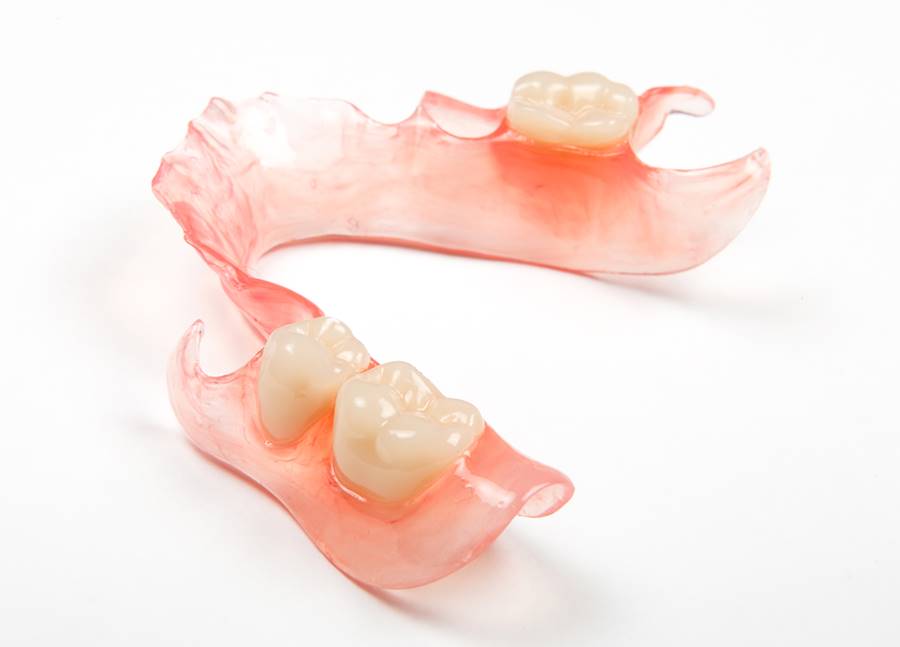 Съемные протезы для зубов: какие лучше