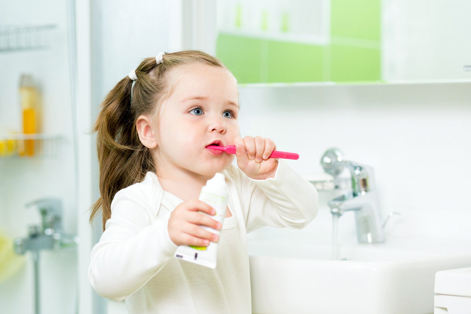Как правильно выбрать детскую зубную щётку