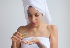 Польза масла семян ежевики для кожи