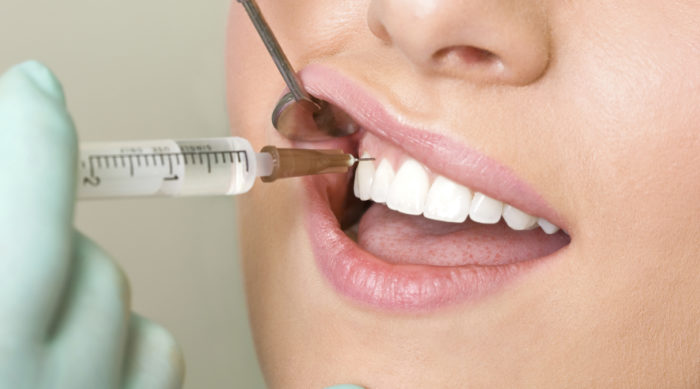 Стоит ли лечить зубы во время месячных?