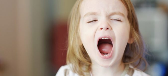 Причины неприятного запаха изо рта у двухлетнего ребенка