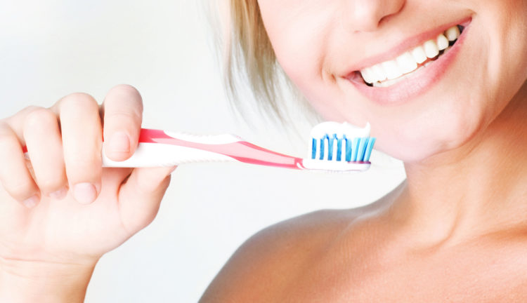 Как снять чувствительность зубов в домашних условиях