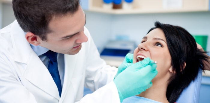 Как приживаются зубные импланты?