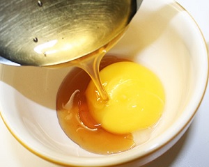 Маски для лица из свежих куриных яиц + 7 рецептов