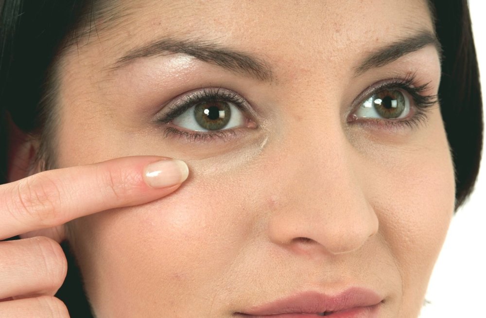 Эти советы помогут летом правильно ухаживать за кожей вокруг глаз