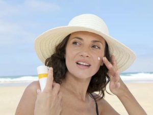 Нужен ли солнцезащитный крем для проблемной кожи