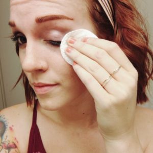 Ошибки во время снятия макияжа, которые вредят коже