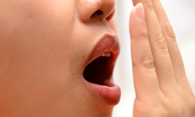 Способы проверить запах изо рта