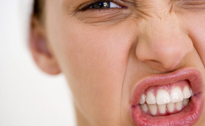 Почему могут чесаться зубы