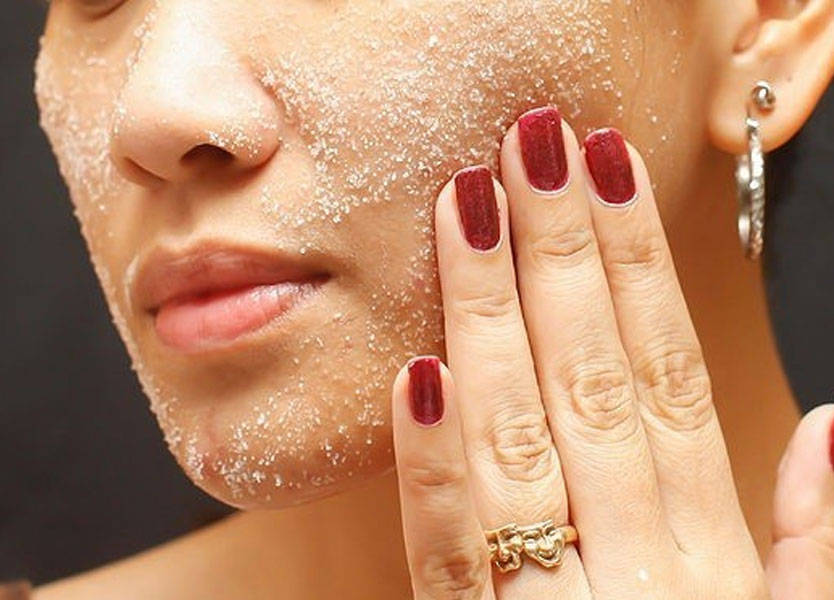 В чем польза поваренной соли для кожи? Правила применения самого дешевого продукта