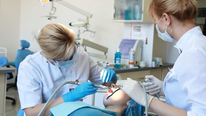 Опасна ли зубная анестезия при грудном вскармливании?