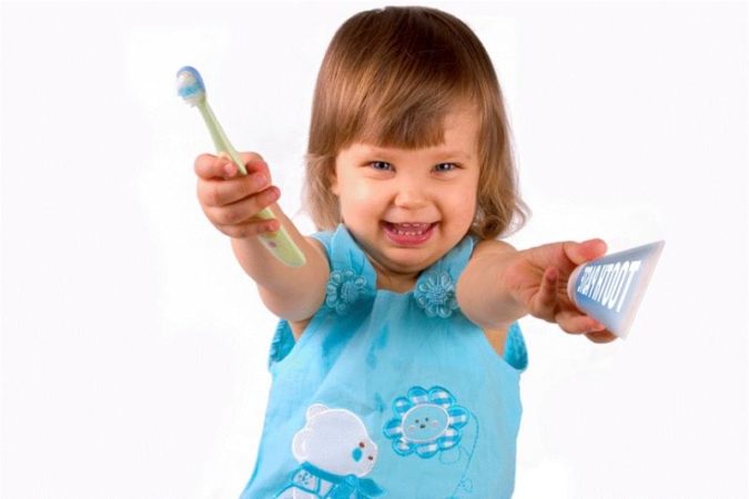 Причины неприятного запаха изо рта у двухлетнего ребенка