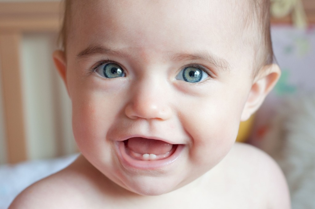 У ребенка в год нет зубов. Это нормально?