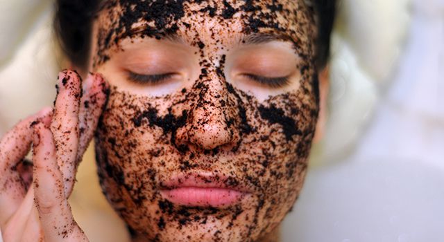 Очищаем и обновляем кожу масками в бане