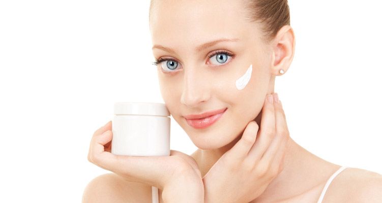 3 важных фактора, почему нужно менять крем для лица для того, чтобы сохранить здоровье кожи