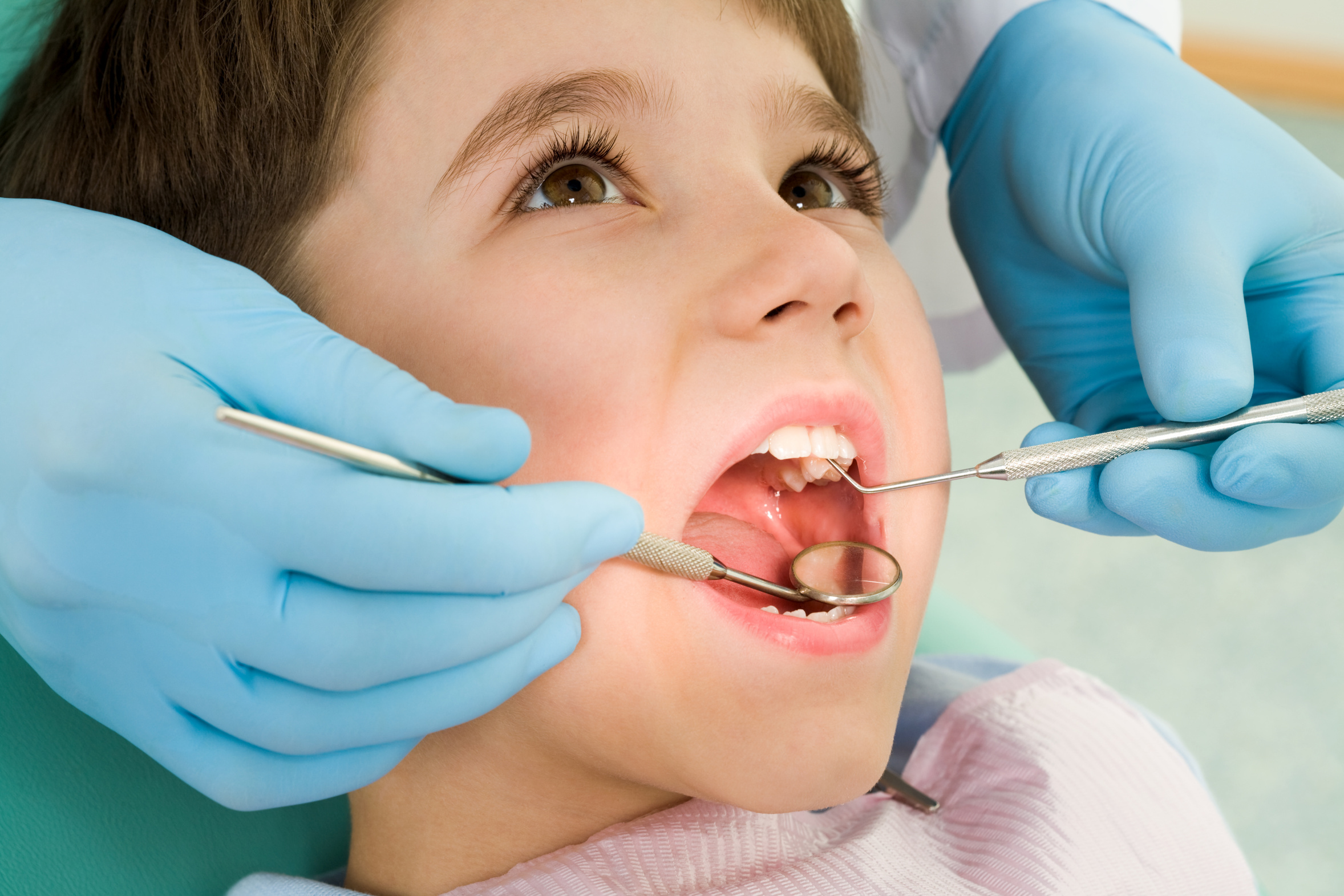 Есть ли нервы в молочных зубах: удаляют ли нервные окончания у детей?