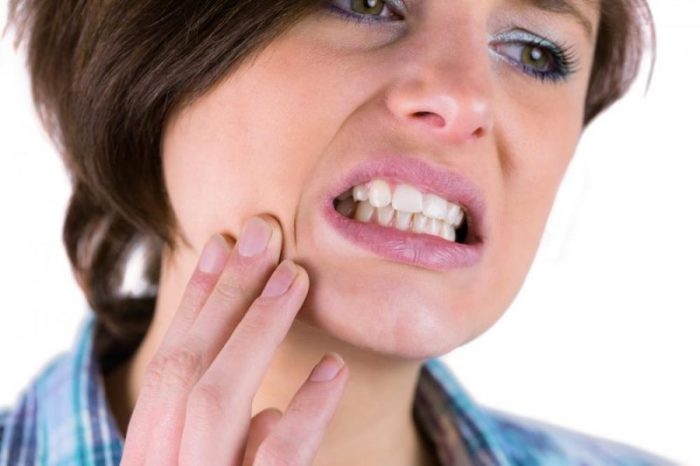 Почему болит зуб после пломбирования при накусывании?