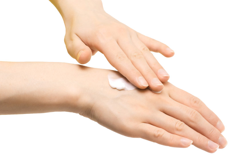 Причины отдавать предпочтение кремам для рук с мочевиной