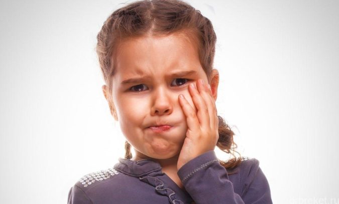 Почему у ребёнка может пахнуть изо рта гнилью?